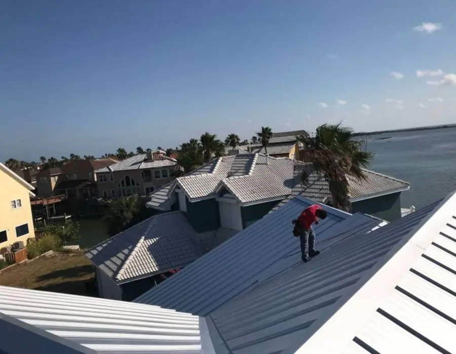 Roofers for Texas